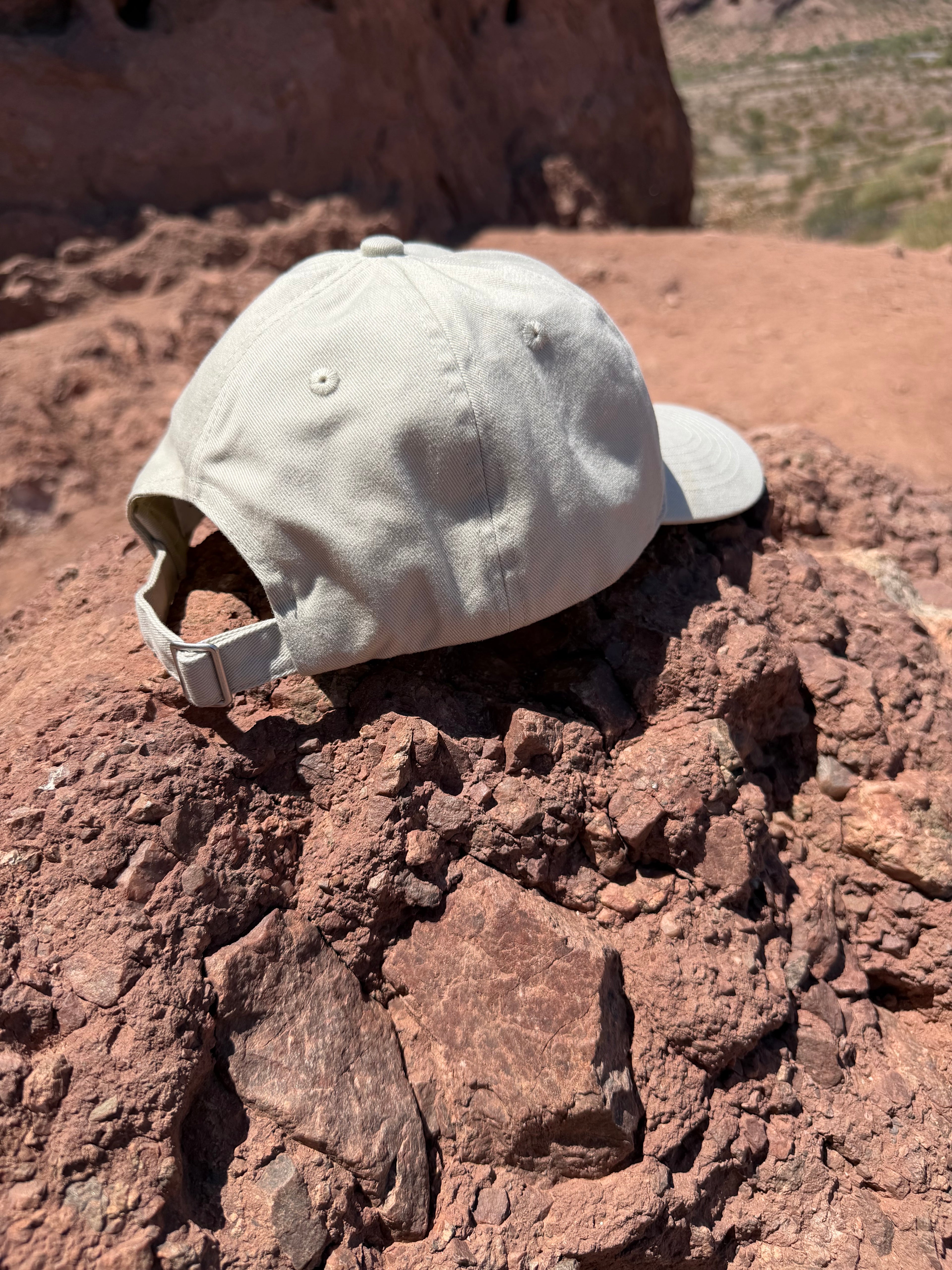 embroidered hat - beige